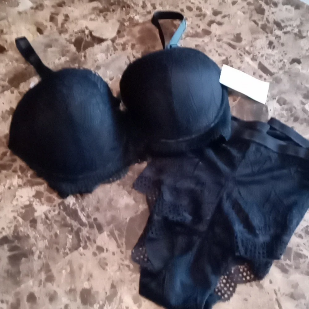 ☃️Bra & Panty Set - Picture 1 of 8